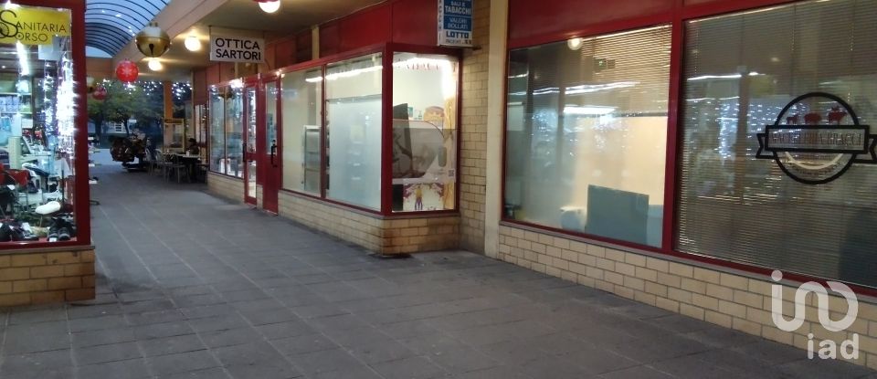 Attività locali di 120 m² in Fano (61032)