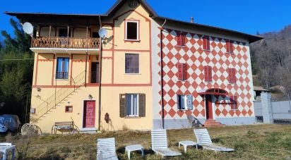Casale 17 locali di 384 m² in Cambiasca (28814)