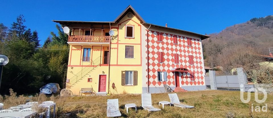 Casale 17 locali di 384 m² in Cambiasca (28814)