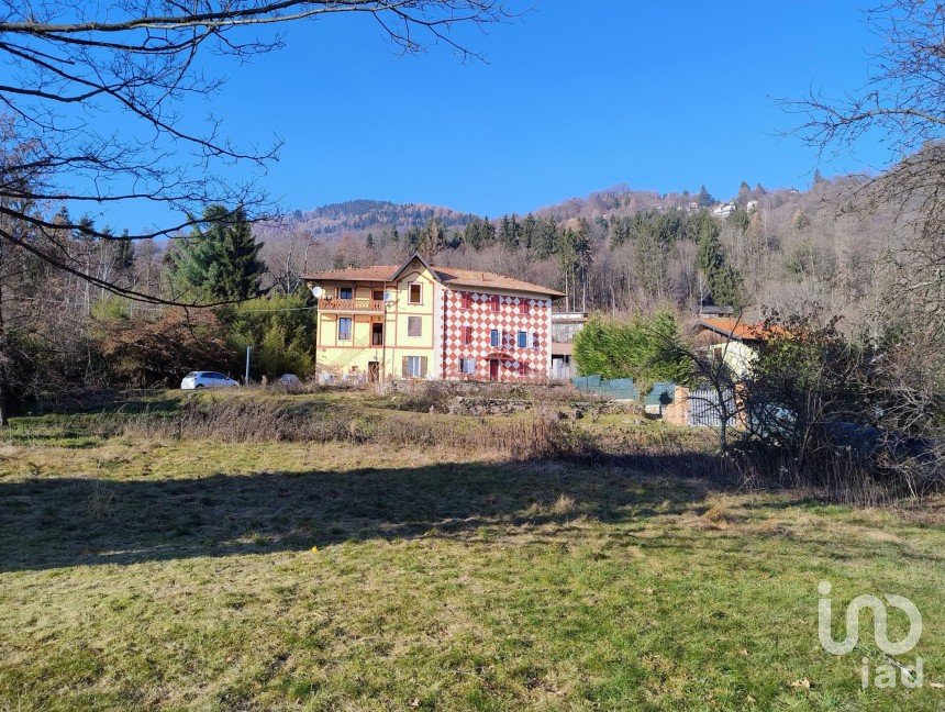 Casale 17 locali di 384 m² in Cambiasca (28814)