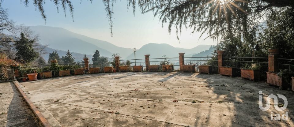 Villa storica 6 locali di 399 m² in Asso (22033)