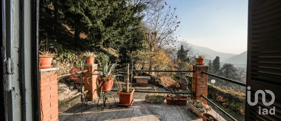 Villa storica 6 locali di 399 m² in Asso (22033)