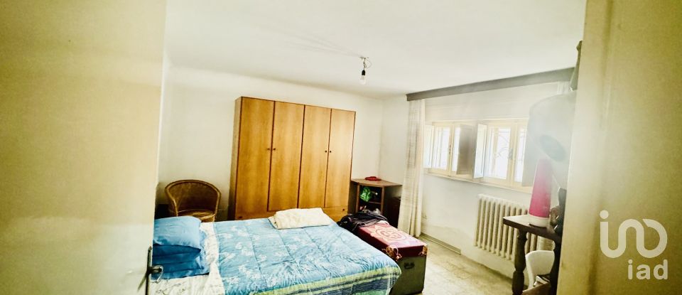 Farm 8 rooms of 180 m² in San Benedetto del Tronto (63074)