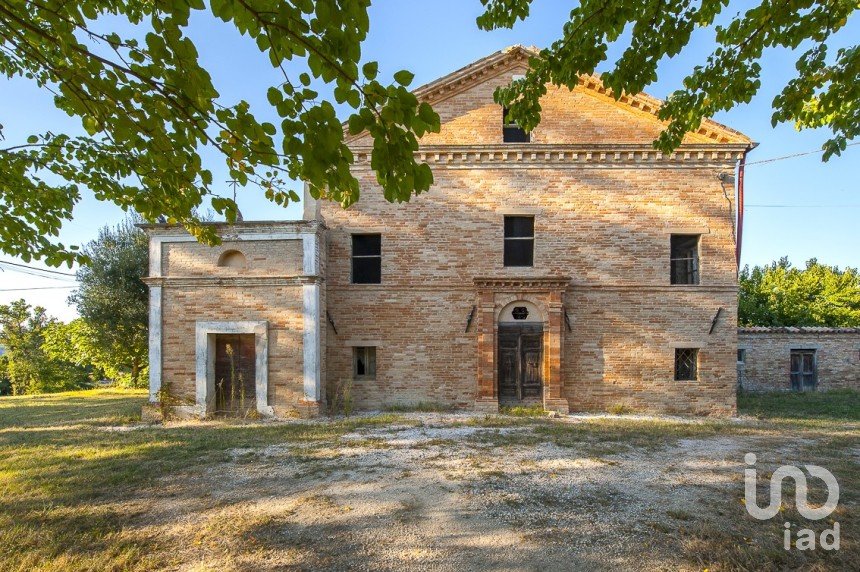 Barn conversion 7 rooms of 515 m² in Fiastra (62035)