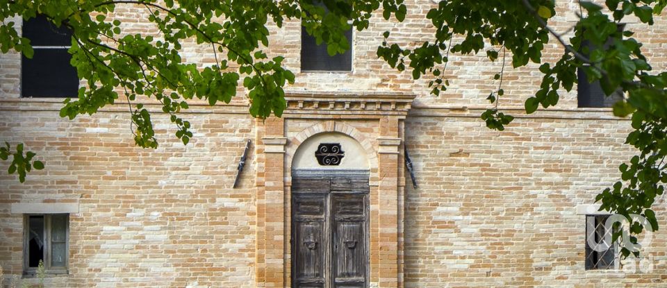 Barn conversion 7 rooms of 515 m² in Fiastra (62035)