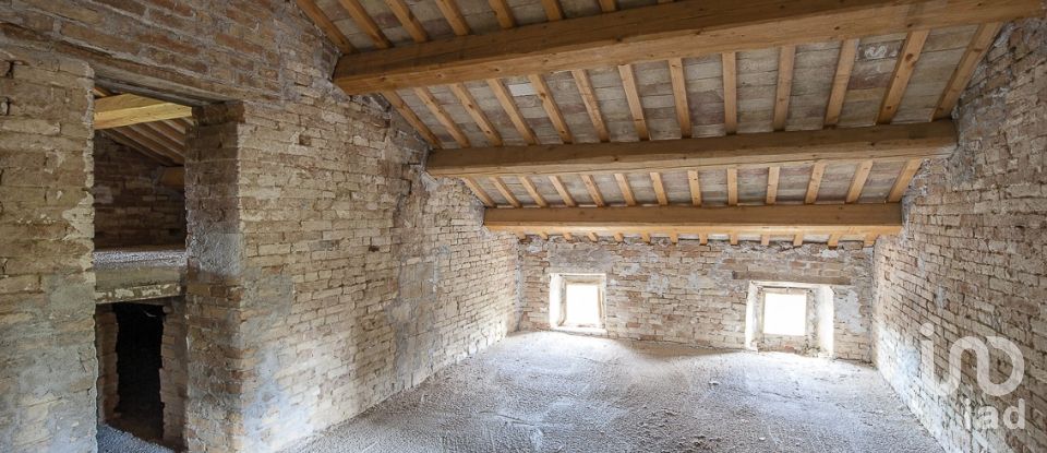 Barn conversion 7 rooms of 515 m² in Fiastra (62035)