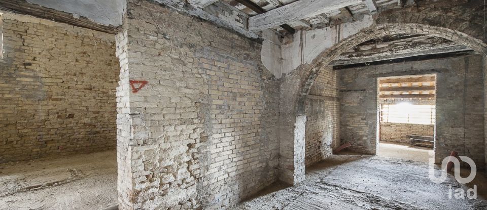 Barn conversion 7 rooms of 515 m² in Fiastra (62035)