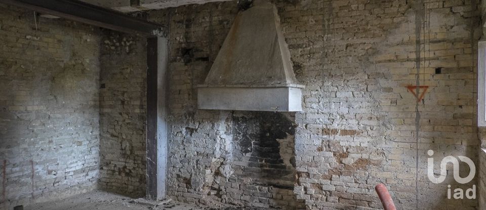 Barn conversion 7 rooms of 515 m² in Fiastra (62035)