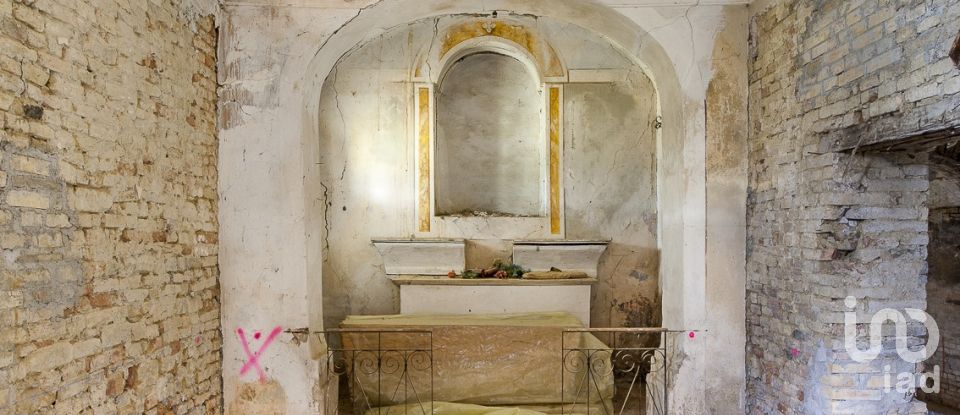 Barn conversion 7 rooms of 515 m² in Fiastra (62035)