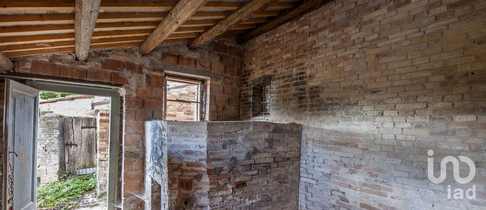 Barn conversion 7 rooms of 515 m² in Fiastra (62035)