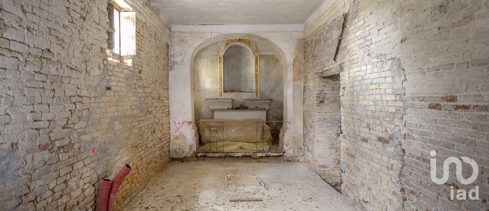 Barn conversion 7 rooms of 515 m² in Fiastra (62035)