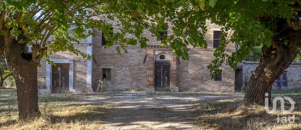 Barn conversion 7 rooms of 515 m² in Fiastra (62035)