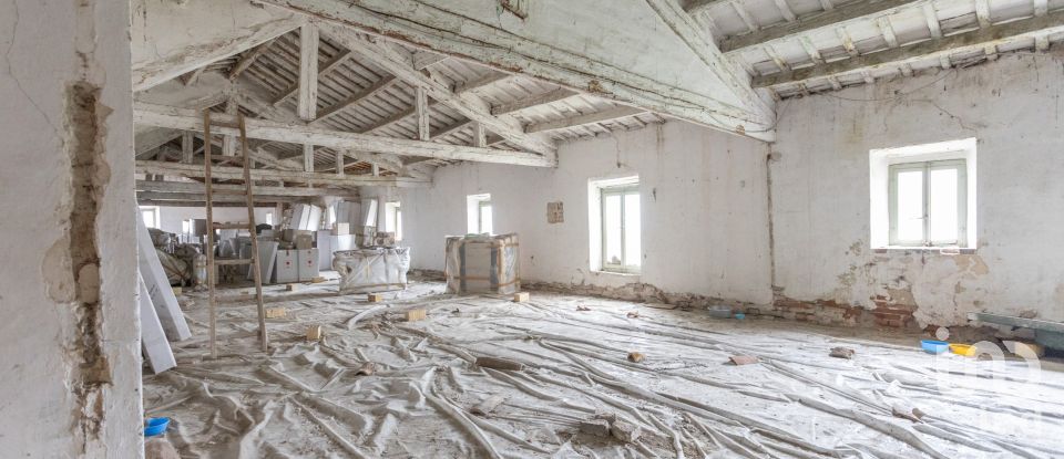 Rustico 35 locali di 1.006 m² in Osimo (60027)