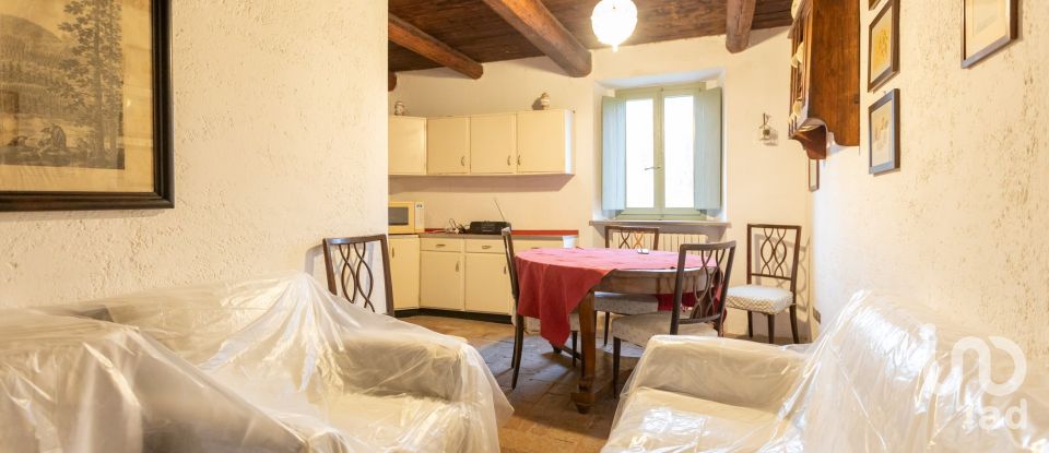 Rustico 35 locali di 1.006 m² in Osimo (60027)