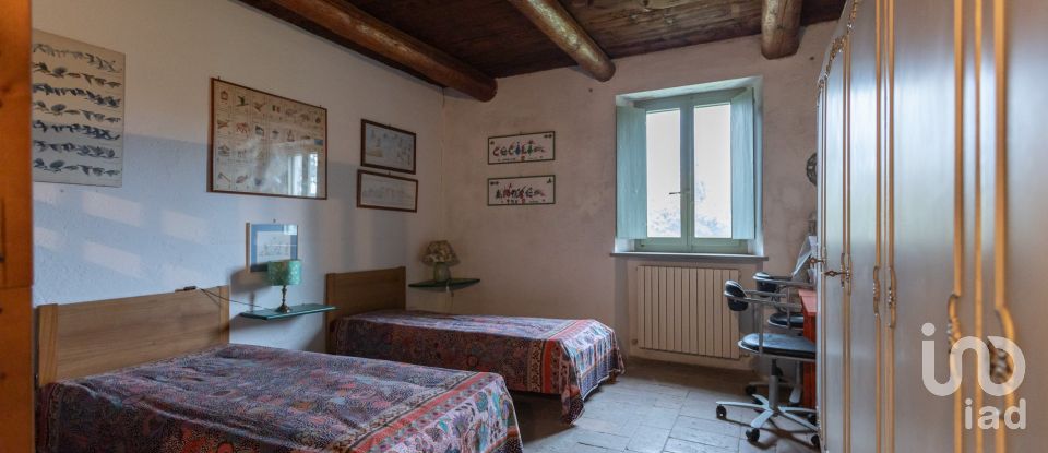 Rustico 35 locali di 1.006 m² in Osimo (60027)