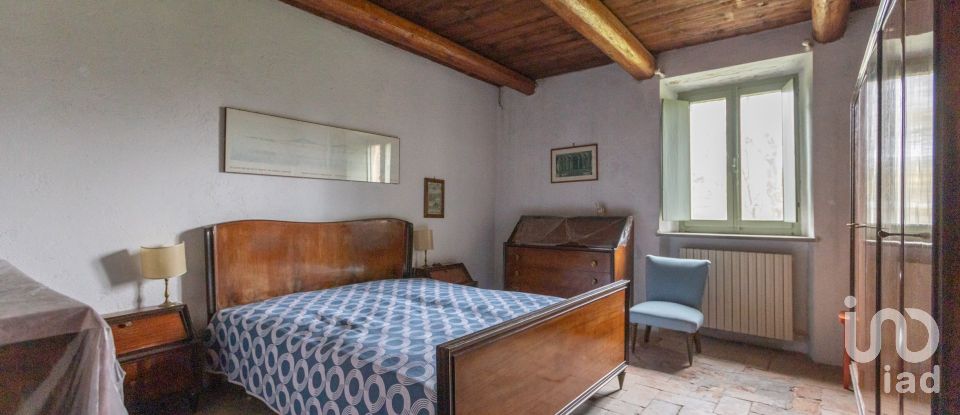 Rustico 35 locali di 1.006 m² in Osimo (60027)