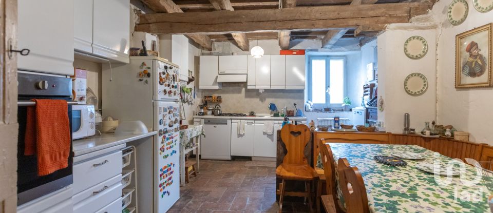 Rustico 35 locali di 1.006 m² in Osimo (60027)