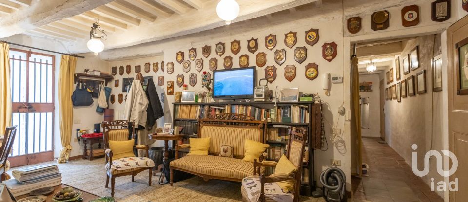 Rustico 35 locali di 1.006 m² in Osimo (60027)