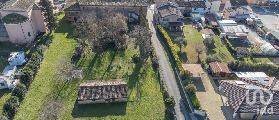 Rustico 35 locali di 1.006 m² in Osimo (60027)