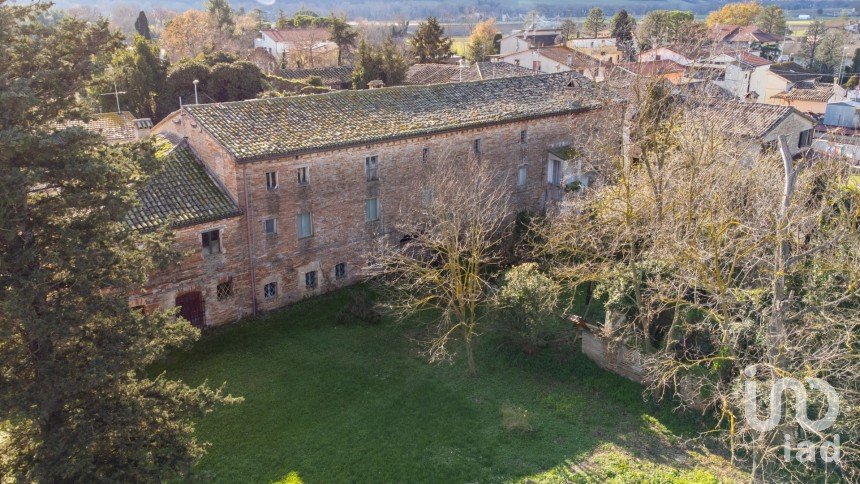 Rustico 35 locali di 1.006 m² in Osimo (60027)