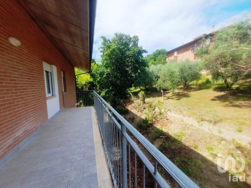 Appartamento 6 locali di 169 m² a Recanati (62019)