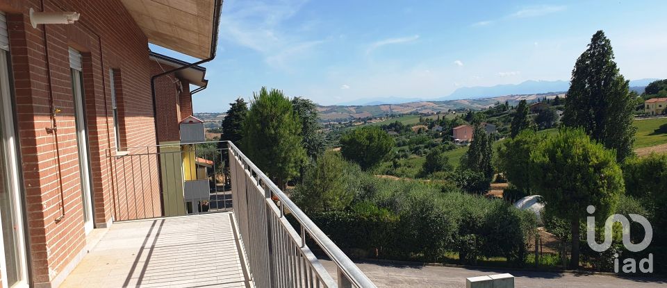 Appartamento 6 locali di 169 m² a Recanati (62019)