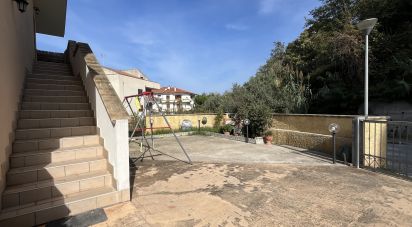Quadrilocale di 87 m² a - (87030)