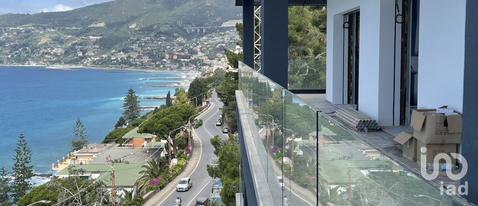 Loft 4 locali di 170 m² a Sanremo (18038)