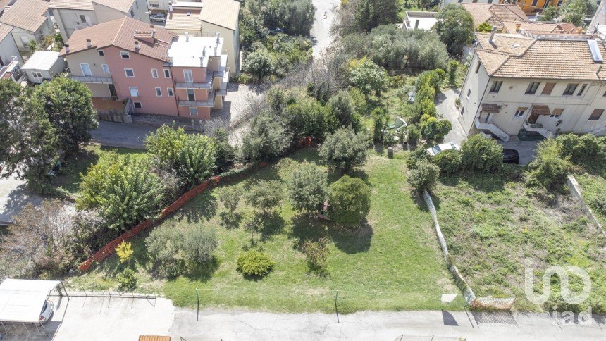 Terreno di 1.700 m² in Castelfidardo (60022)
