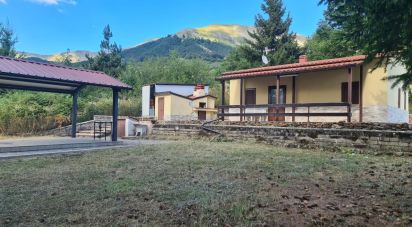 Casa indipendente / Villa 7 locali di 60 m² in Campotosto (67013)