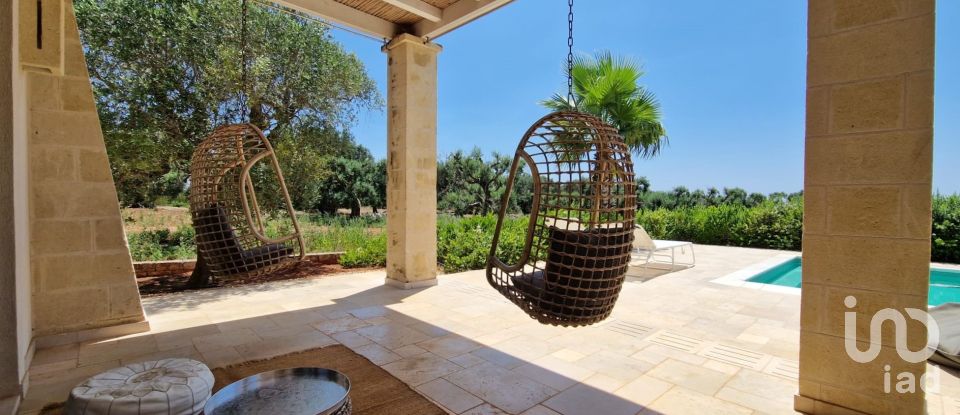 Casale 8 locali di 222 m² in Manduria (74024)