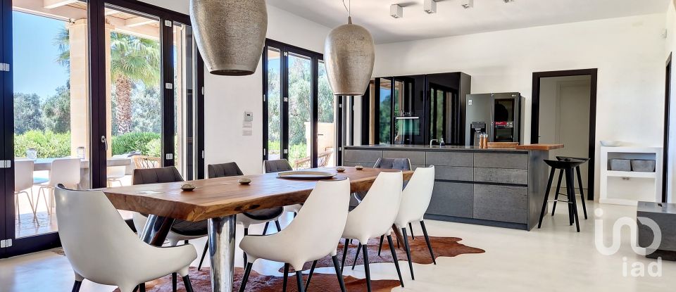 Casale 8 locali di 222 m² in Manduria (74024)