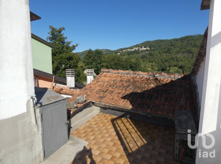 Apartment 6 rooms of 70 m² in Carro (19012)