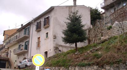 Casa indipendente / Villa 6 locali di 120 m² in Scontrone (67030)