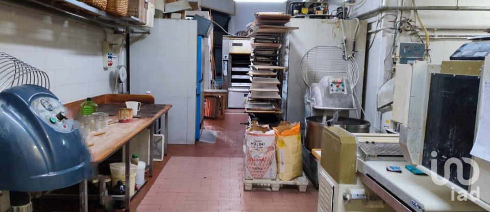 Bakery of 167 m² in Genova (16151)