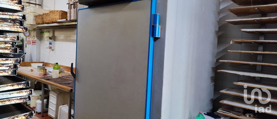 Bakery of 167 m² in Genova (16151)