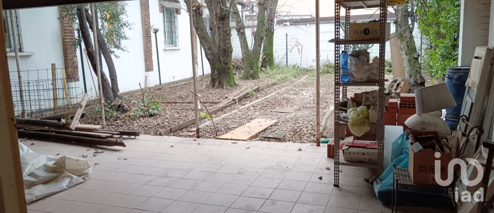 Negozio / locale commerciale di 253 m² in Milano (20126)