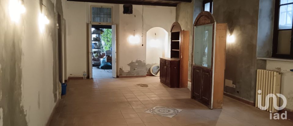 Negozio / locale commerciale di 253 m² in Milano (20126)