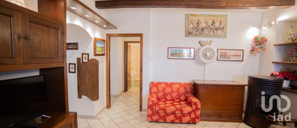 House 14 rooms of 205 m² in Ostra Vetere (60010)