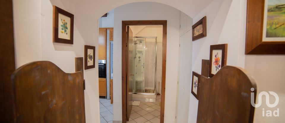 House 14 rooms of 205 m² in Ostra Vetere (60010)