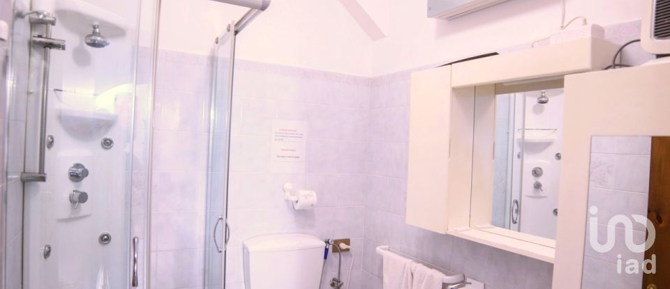 House 14 rooms of 205 m² in Ostra Vetere (60010)