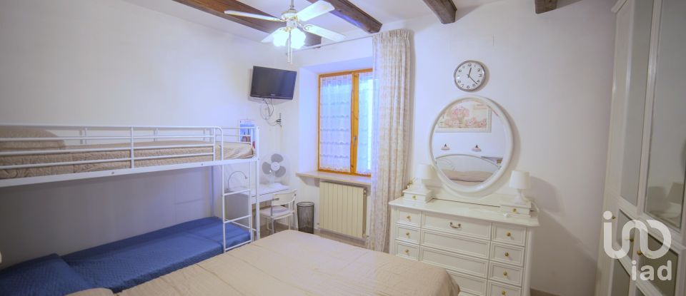 House 14 rooms of 205 m² in Ostra Vetere (60010)