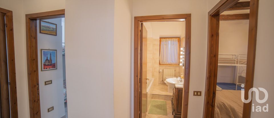 House 14 rooms of 205 m² in Ostra Vetere (60010)