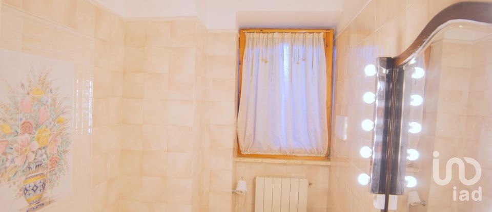 House 14 rooms of 205 m² in Ostra Vetere (60010)