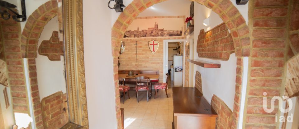 House 14 rooms of 205 m² in Ostra Vetere (60010)