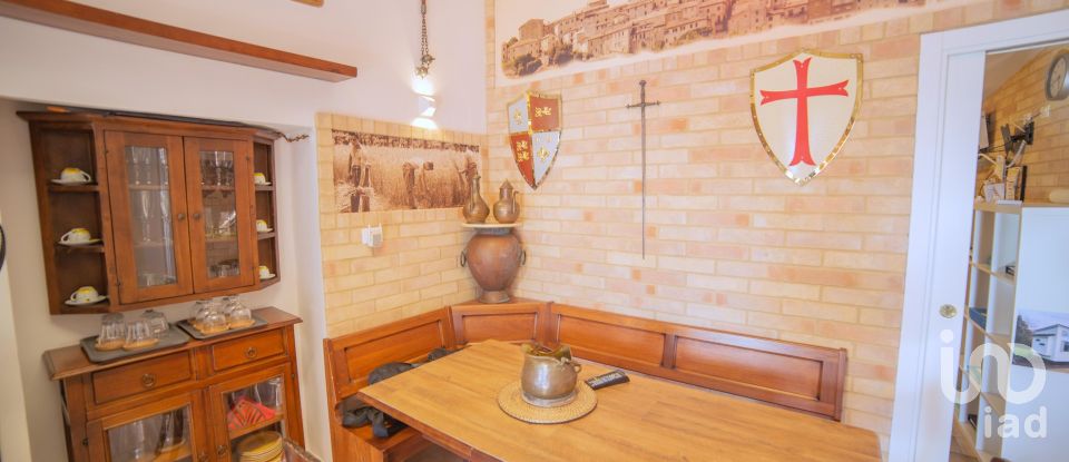 House 14 rooms of 205 m² in Ostra Vetere (60010)