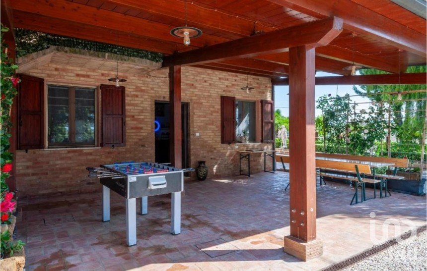 House 14 rooms of 205 m² in Ostra Vetere (60010)