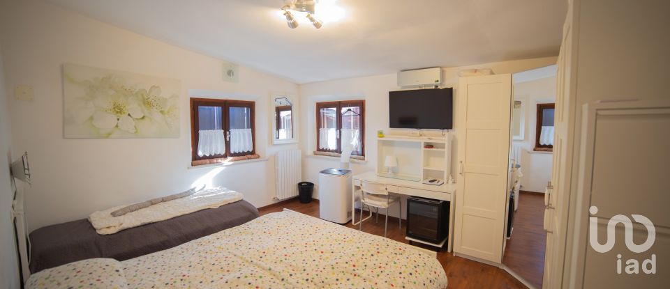 House 14 rooms of 205 m² in Ostra Vetere (60010)