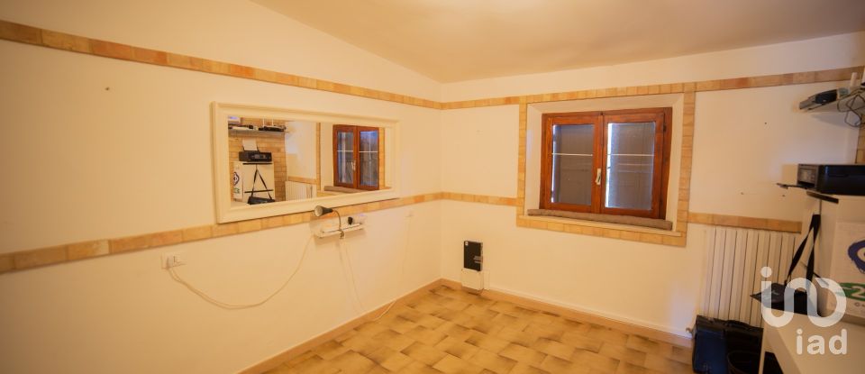 House 14 rooms of 205 m² in Ostra Vetere (60010)