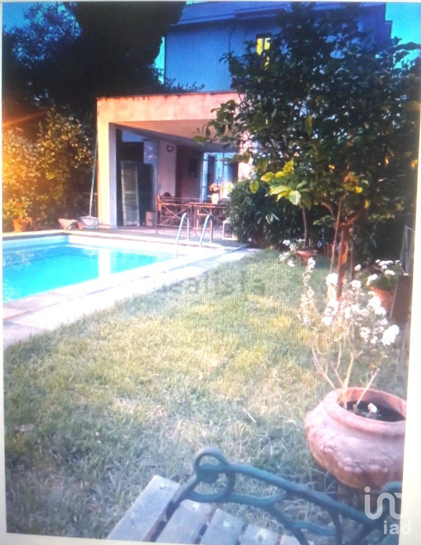 House 10 rooms of 600 m² in Pescara (65124)
